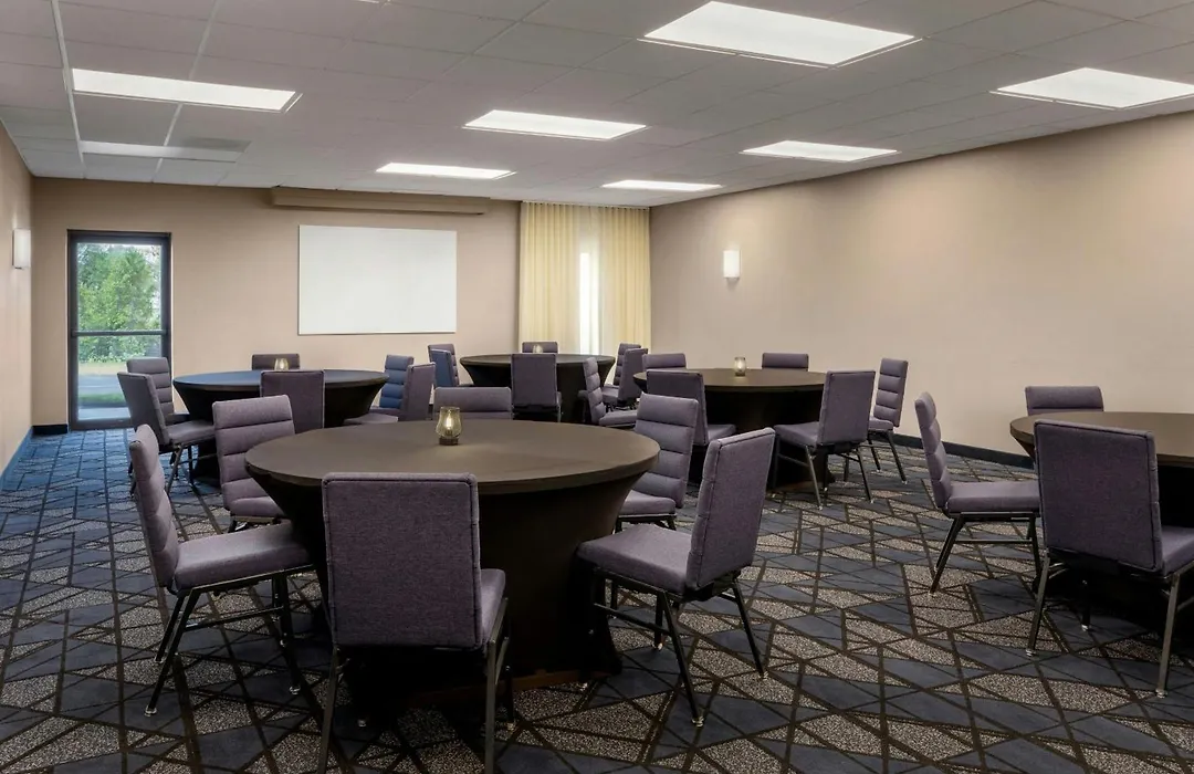 Courtyard By Marriott Pittsburgh Airport-1